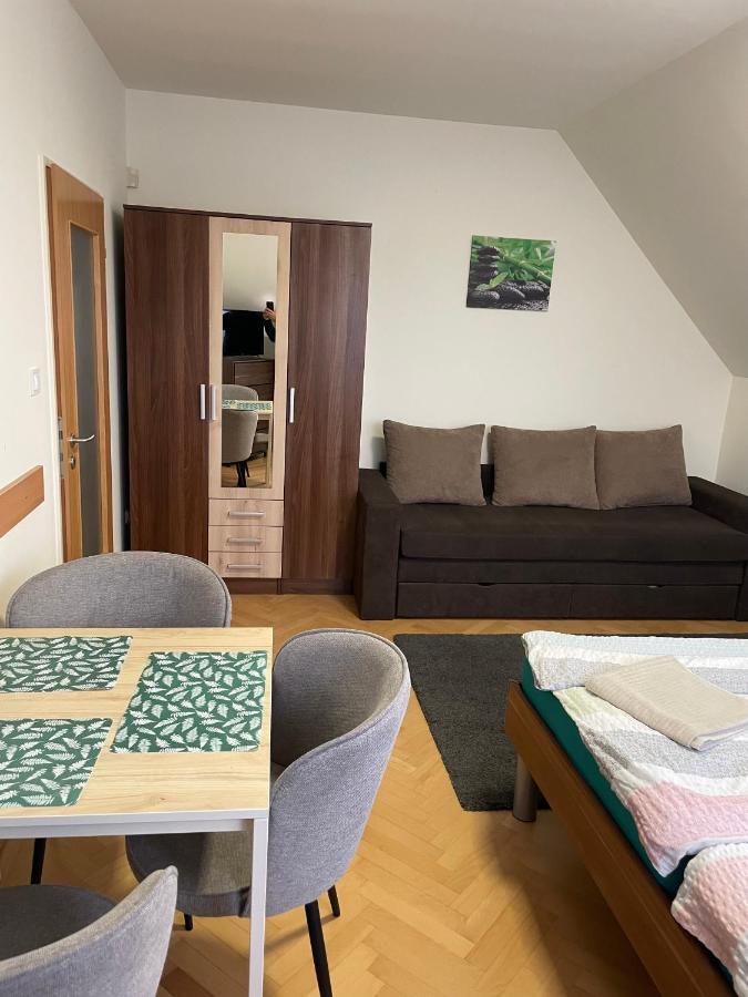 זמראדי Kuenszler Apartmanhaz מראה חיצוני תמונה
