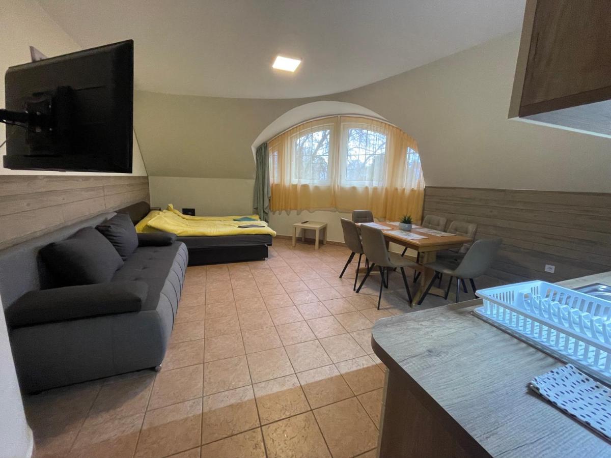 זמראדי Kuenszler Apartmanhaz מראה חיצוני תמונה